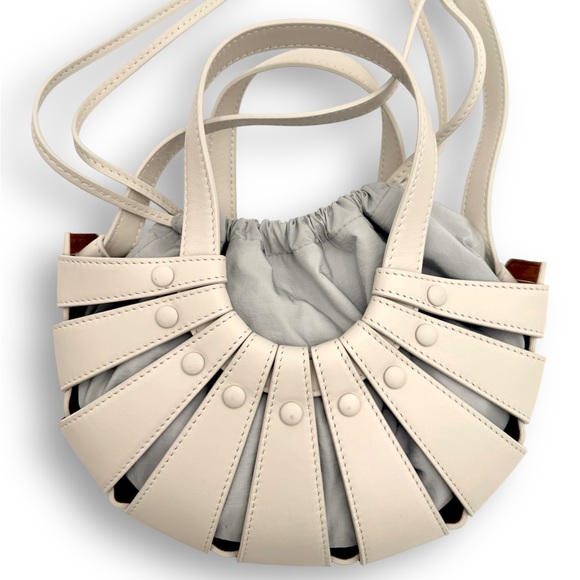 Bottega Veneta The Shell 2Way crossbody Tote Bag New w Dustbag and COA - Picture 4 of 9